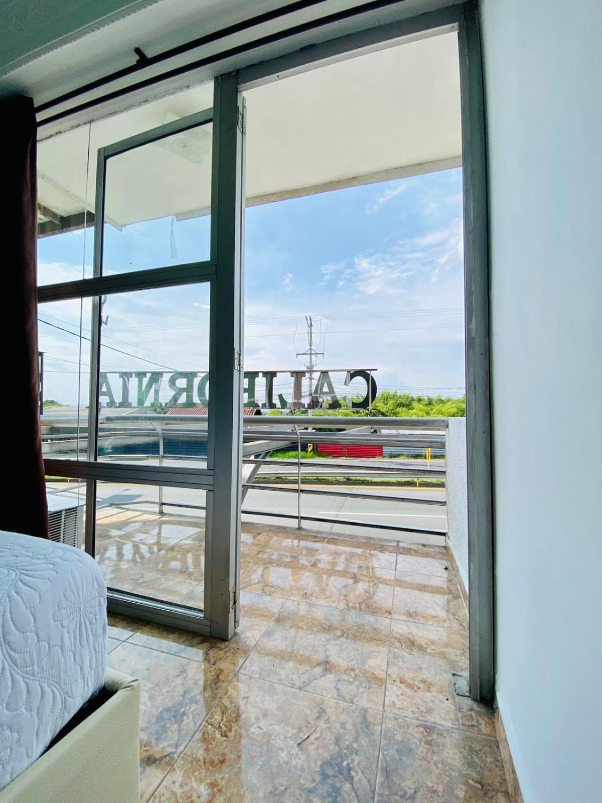 Puerto Espejo Hotel West California מראה חיצוני תמונה